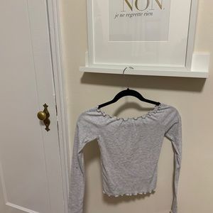 Off-the-shoulder, gray, ribbed, cropped shirt